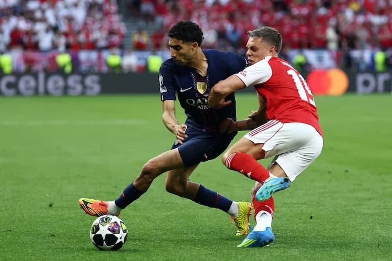 PSG heropent zoektocht naar stand-in voor Achraf Hakimi